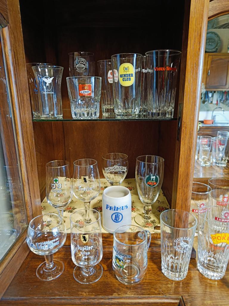 Collection de verres à bière belge et de bouteilles de bière, Collections, Marques de bière, Enlèvement, Utilisé, Verre ou Verres