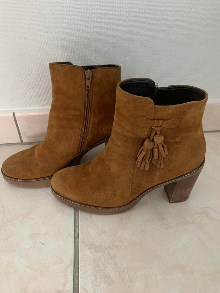 Enkellaarsjes Gabor 6(40) beige suède weinig gedragen, Kleding | Dames, Ophalen of Verzenden, Zo goed als nieuw, Beige