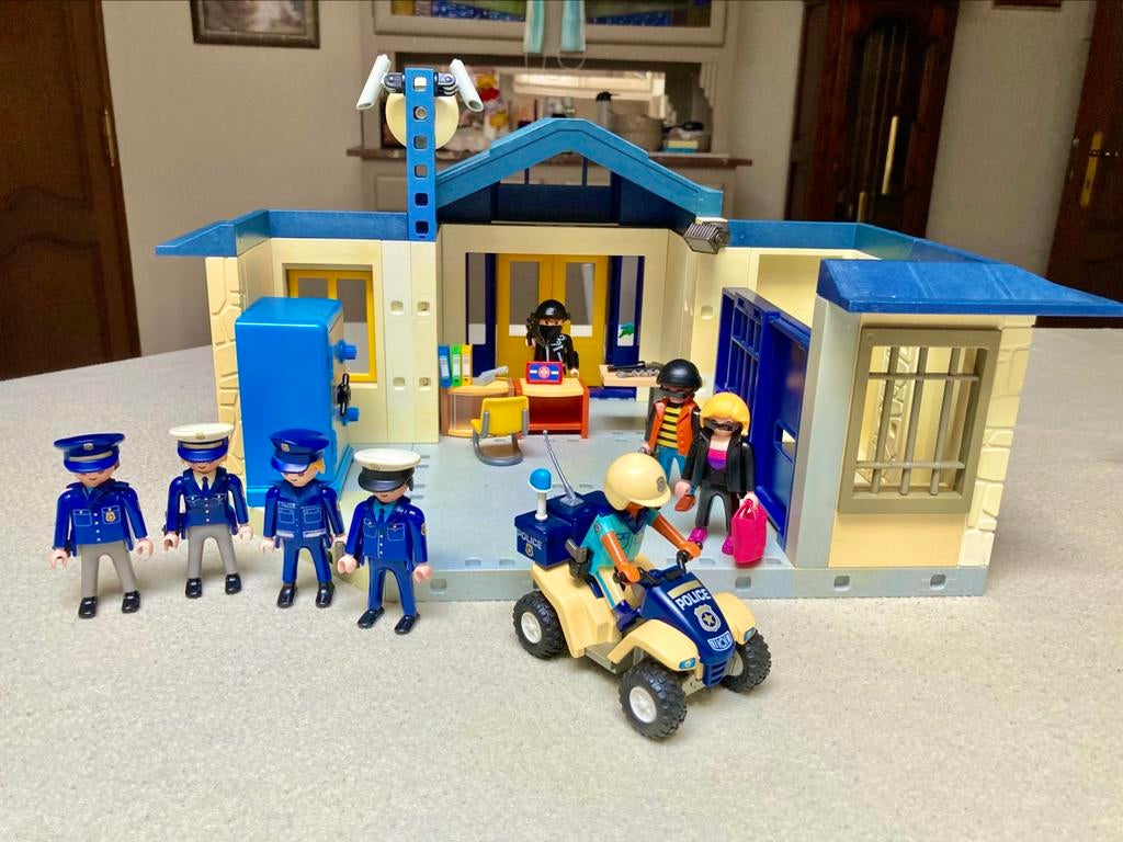 Playmobil “Politiebureau” met diverse toebehoren, Kinderen en Baby's, Speelgoed | Playmobil, Ophalen of Verzenden, Zo goed als nieuw