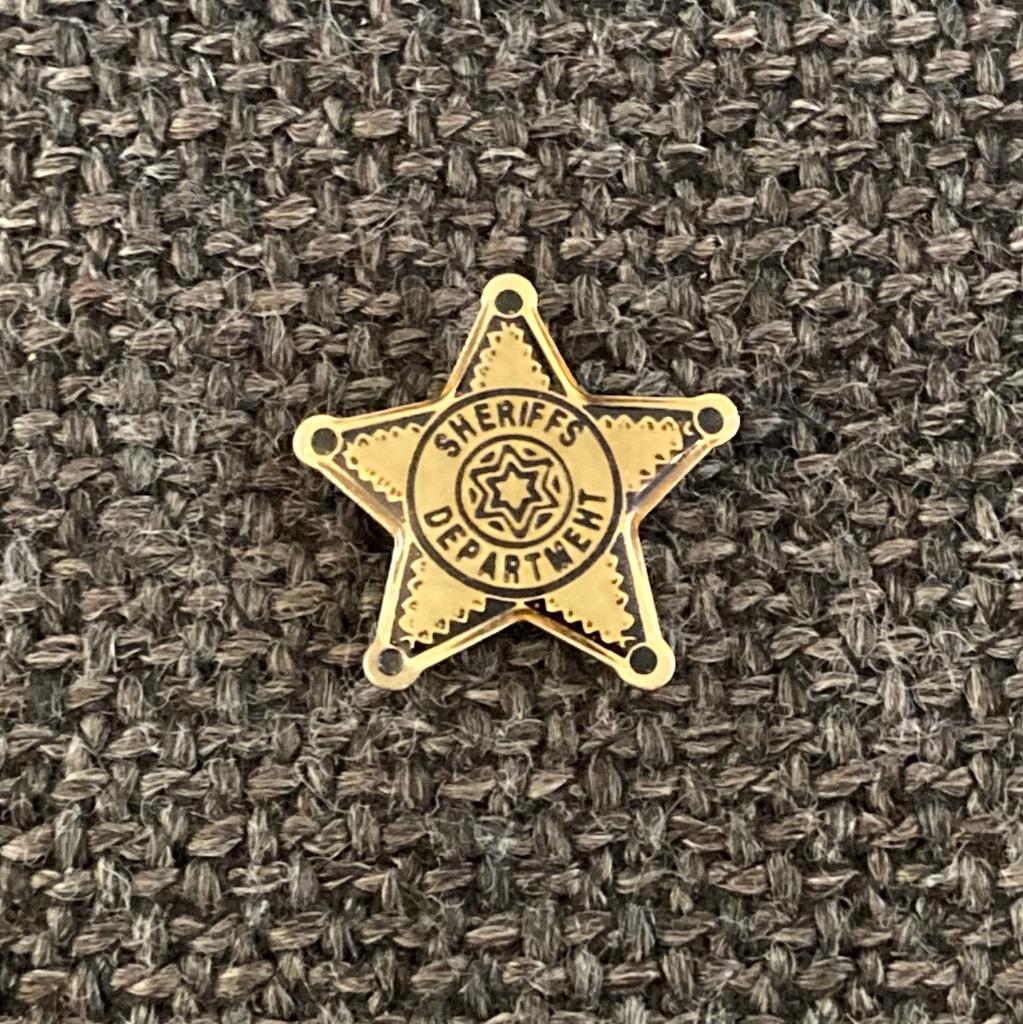 PIN - SHERIFFS DEPARTMENT - POLICE - POLITIE, Verzenden, Gebruikt, Overige onderwerpen, Speldje of Pin