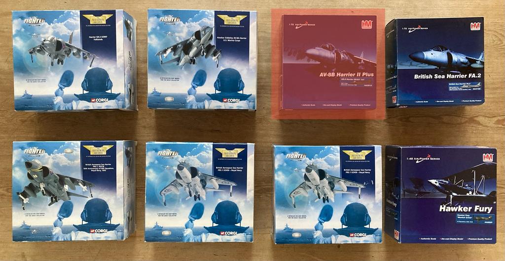Verzameling Corgi en Hobby Master Harrier en Hawker Fury, Hobby en Vrije tijd, Modelbouw | Vliegtuigen en Helikopters, Nieuw, Ophalen of Verzenden