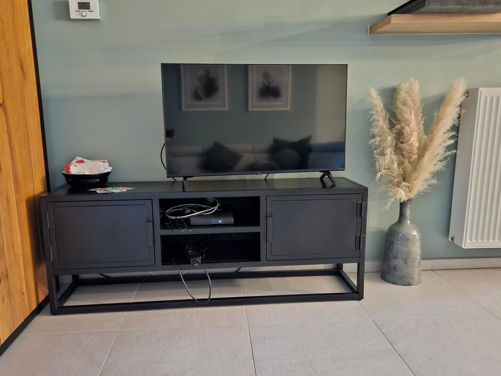 Tv-meubel, Ophalen, 150 tot 200 cm, Zo goed als nieuw, Minder dan 100 cm