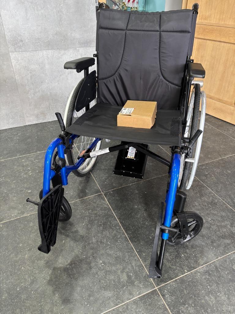 Benoît rolstoel met motor 2500 euros, Ophalen, Inklapbaar, Zo goed als nieuw, Elektrische rolstoel