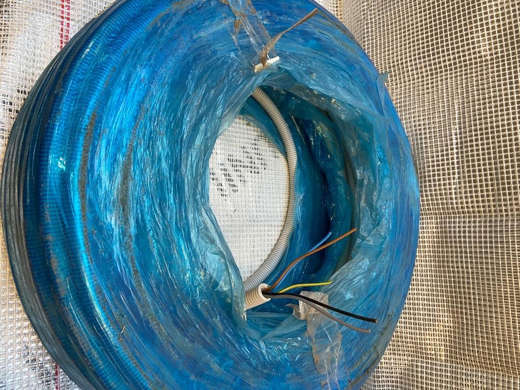 Tube flexible avec fil VOB, Enlèvement, Comme neuf, Câble ou Fil électrique