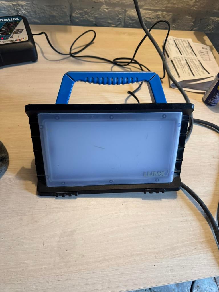 Lampe avec prise et usb pour chantier tres bon etat, Ophalen, Zo goed als nieuw, Lamp