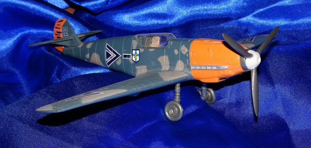 Messerschmitt BF 109 Deutsche Luftwaffe  1/48, Collections, Aviation, Comme neuf, Modèle réduit, Envoi