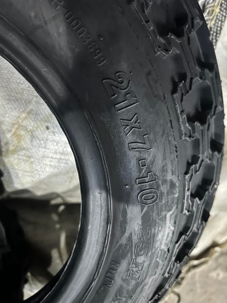 2 pneus quad neuf vee rubber 21x7-10, Enlèvement