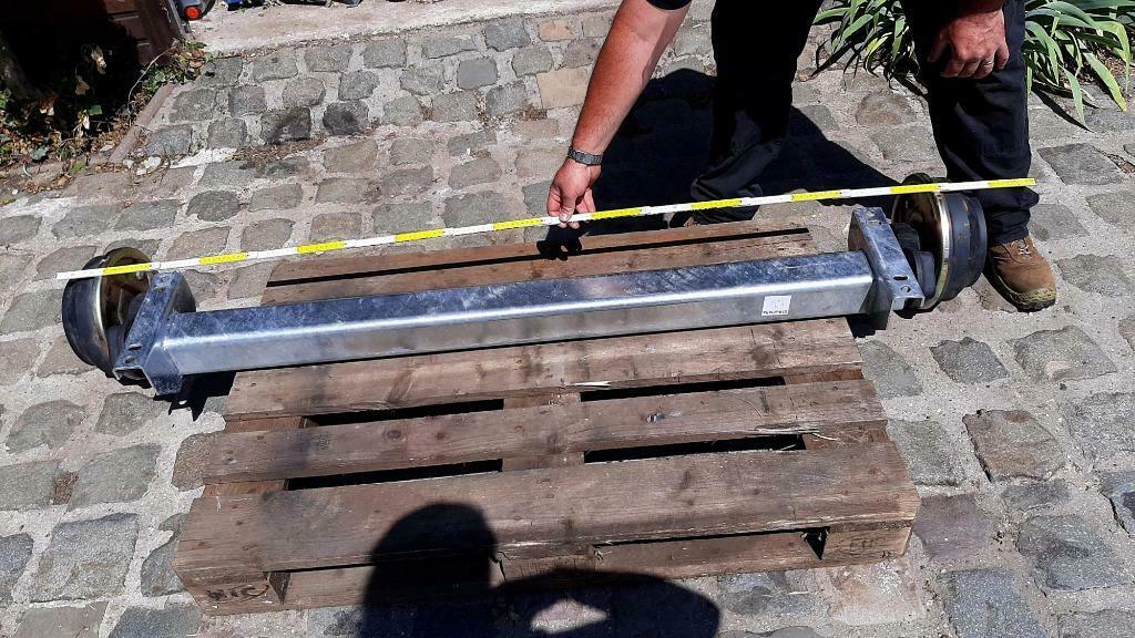 Essieu freiné 1800kg pour remorque, Auto diversen, Aanhangers en Bagagewagens, Ophalen, Zo goed als nieuw