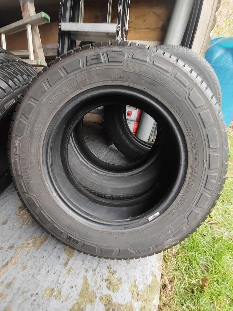 2x Michelin Agilis3 215 65 R16C, Enlèvement, Pneu(s)