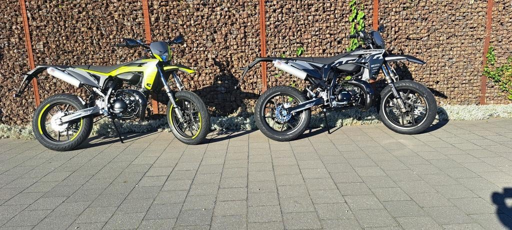 Nieuwe sherco sm50 op stock, Fietsen en Brommers, Nieuw, 50 cc, Ophalen, Overige merken