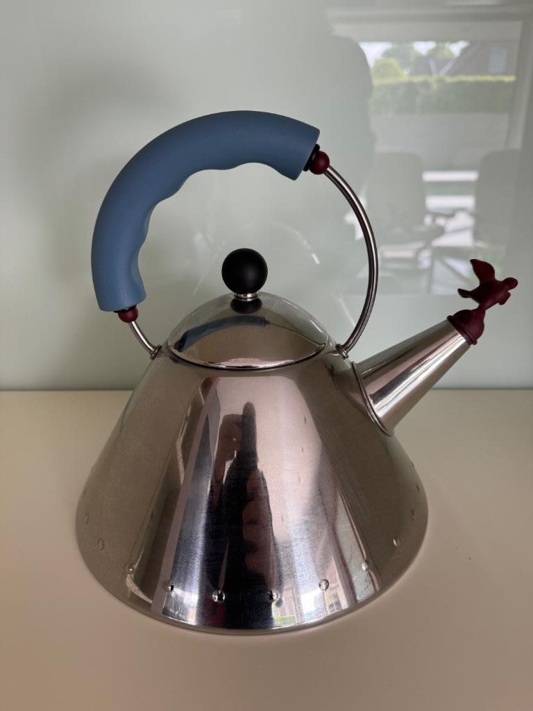Alessi Waterkoker van roestvrij staal, Ophalen