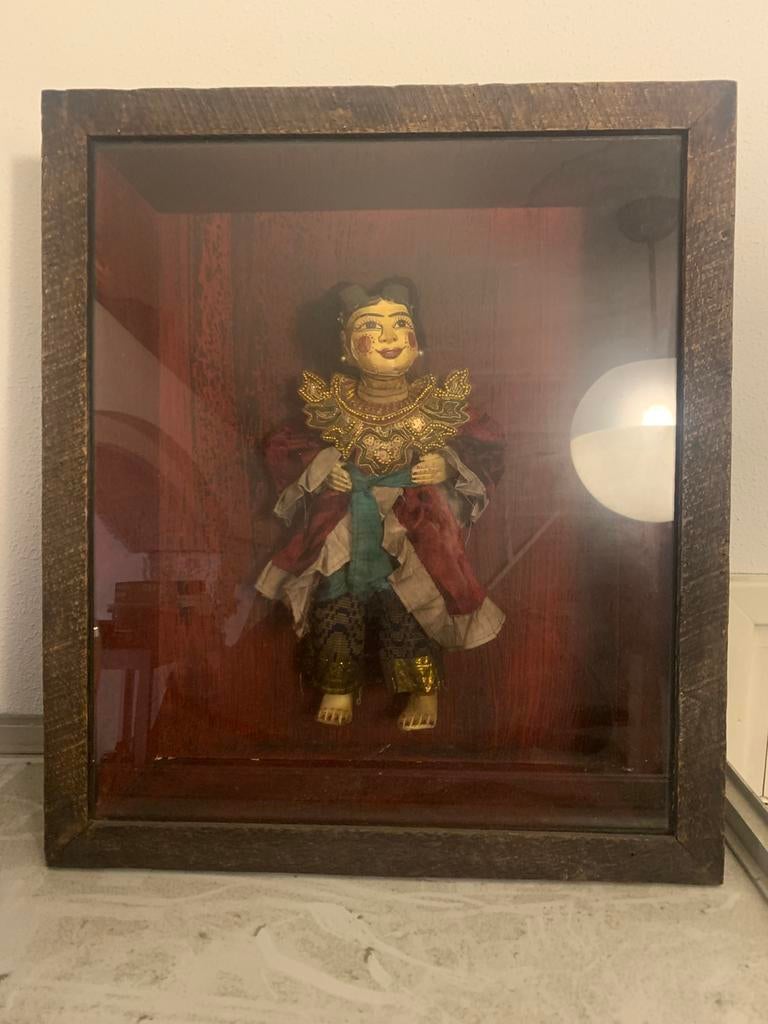 Vintage Wayang Golek Pop Doll in Vitrine., Antiquités & Art, Art | Art non-occidental, Enlèvement ou Envoi
