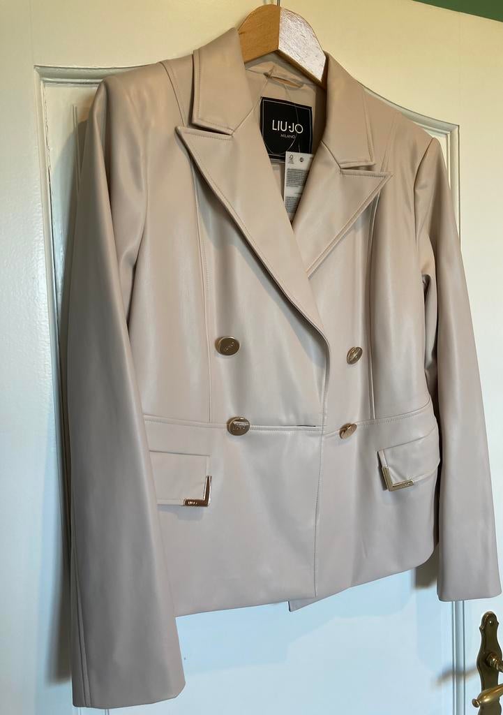 Nieuw beige/ecru leder look gecentreerd jasje Liu Jo, Vêtements | Femmes, Vestes & Costumes, Comme neuf, Manteau, Beige, Enlèvement ou Envoi