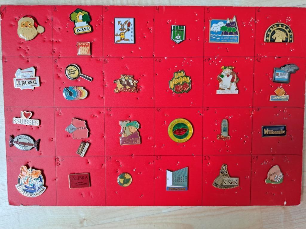 Pin's pins bij de doos zie foto's en nieuws/lees de aankondi, Ophalen of Verzenden