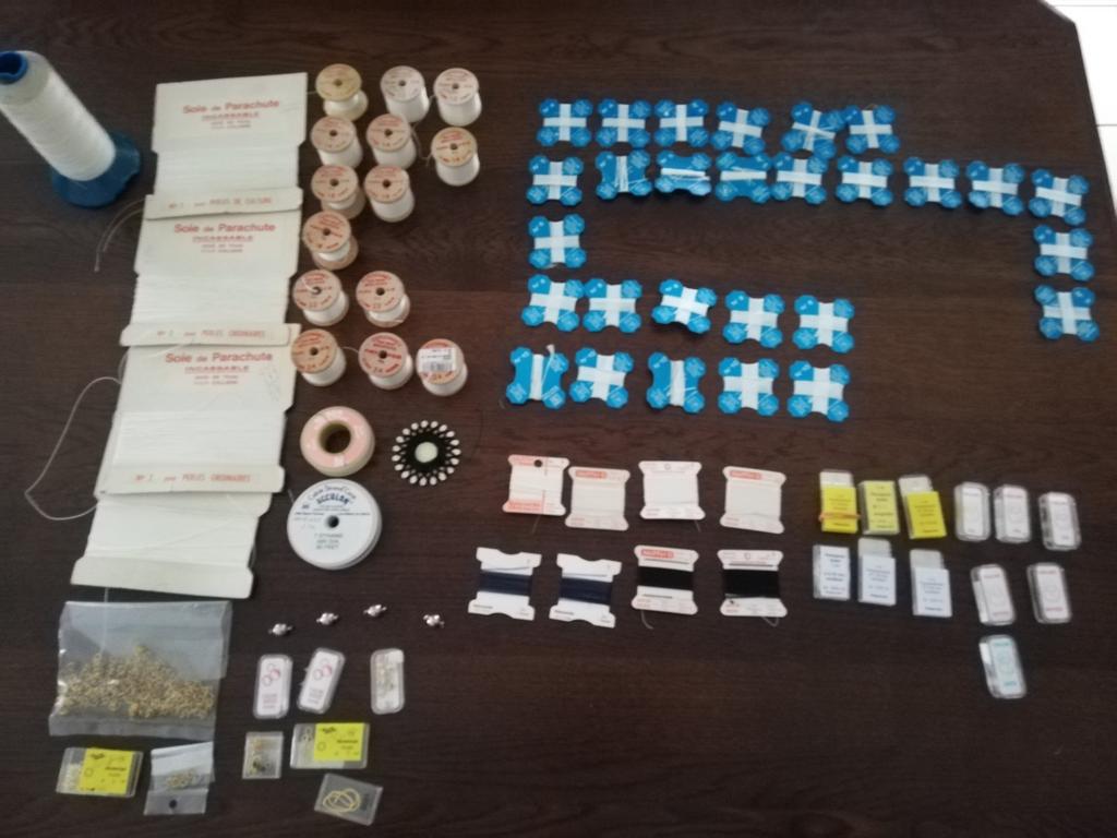 Lot pour enfiler des colliers, Bijoux, Sacs & Beauté, Accessoires Autre, Comme neuf, Enlèvement ou Envoi