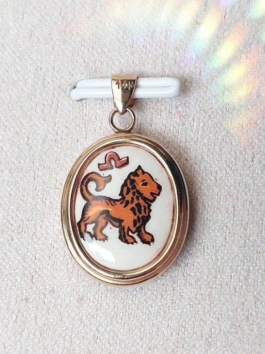 Vintage Hanger 14k Volgoud met Limoges - Zodiac: Leeuw, Neuf, Enlèvement ou Envoi, Or, Or