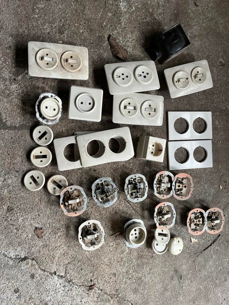 Schakel materiaal Niko, Ophalen, Zo goed als nieuw, Schakelaar