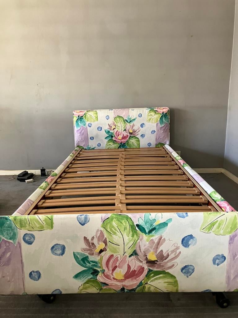 Eénpersoonsbed verstelbare Lattoflex-bodem incl bedsprei, Ophalen, Hip,jong, stijlvol, Zo goed als nieuw, 200 cm