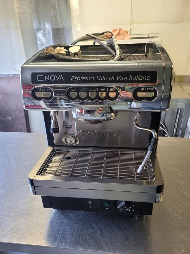 Halfautomaat Espressomachine Faema Enova 1 groep, Enlèvement, Utilisé, Café et Espresso