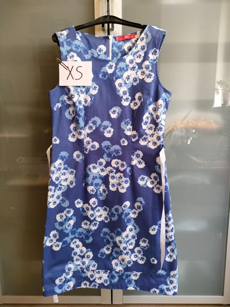 blauwe jurk witte bloemen Iko maat XS, Vêtements | Femmes, Enlèvement ou Envoi, Au-dessus du genou, Iko, Taille 34 (XS) ou plus petite