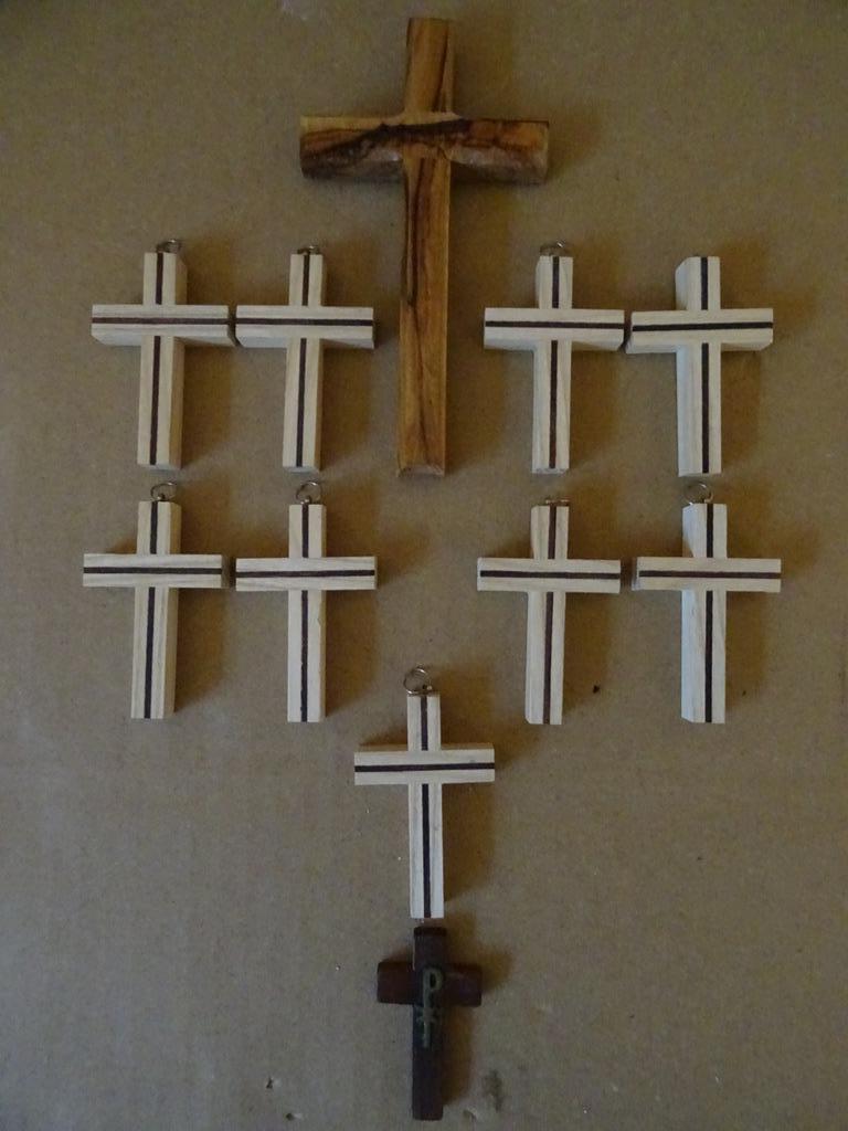 Collection de croix en bois communion 15 pièces à 19 euros, Enlèvement ou Envoi, Comme neuf, Autres types, Christianisme | Catholique