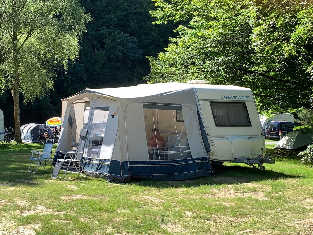 TE HUUR Caravan < 750 kg voor gewoon rijbewijs B, Caravans en Kamperen, Caravans, Treinzit, Tot en met 3, Particulier, Dwarsbed