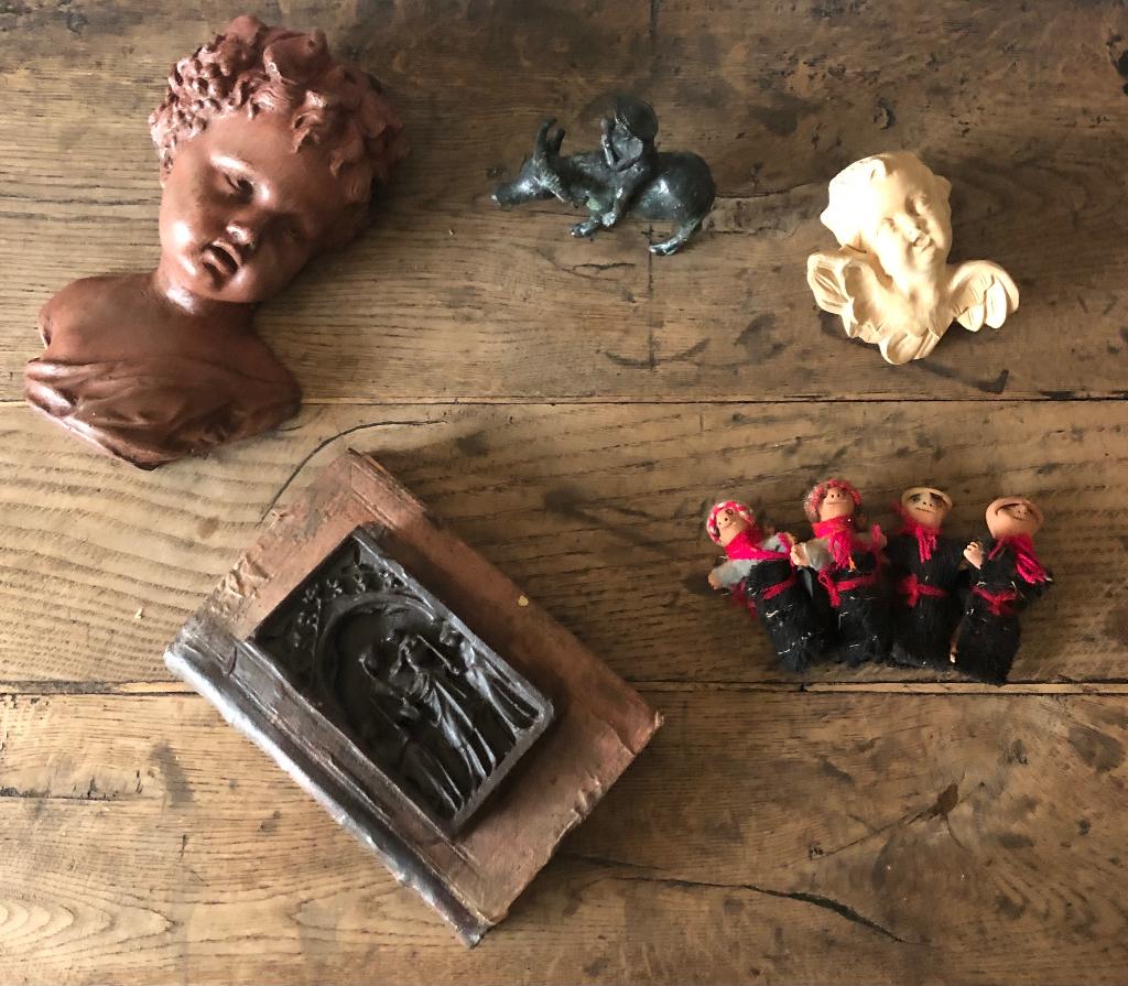 4 brocante en etnische voorwerpen boek, beeldjes…, Antiek en Kunst, Curiosa en Brocante, Ophalen of Verzenden