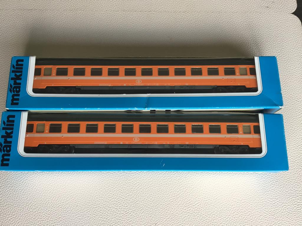 Marklin 4252 nmbs 2 rijtuigen, Wisselstroom, Wagon, Ophalen of Verzenden, Zo goed als nieuw