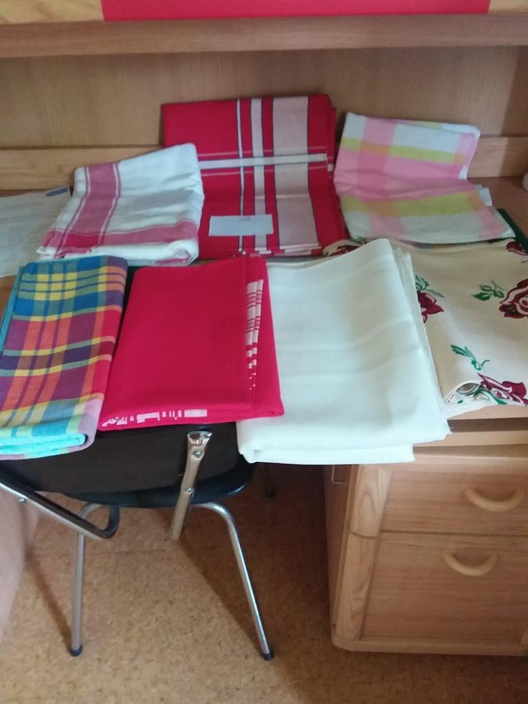 De très belles nappes, Enlèvement ou Envoi, Comme neuf