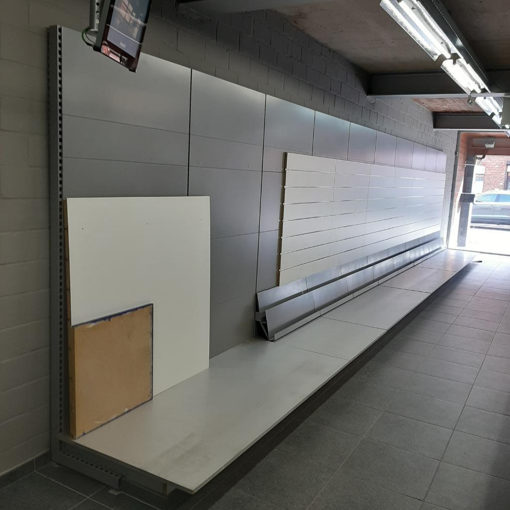 étagères de magasin, Enlèvement