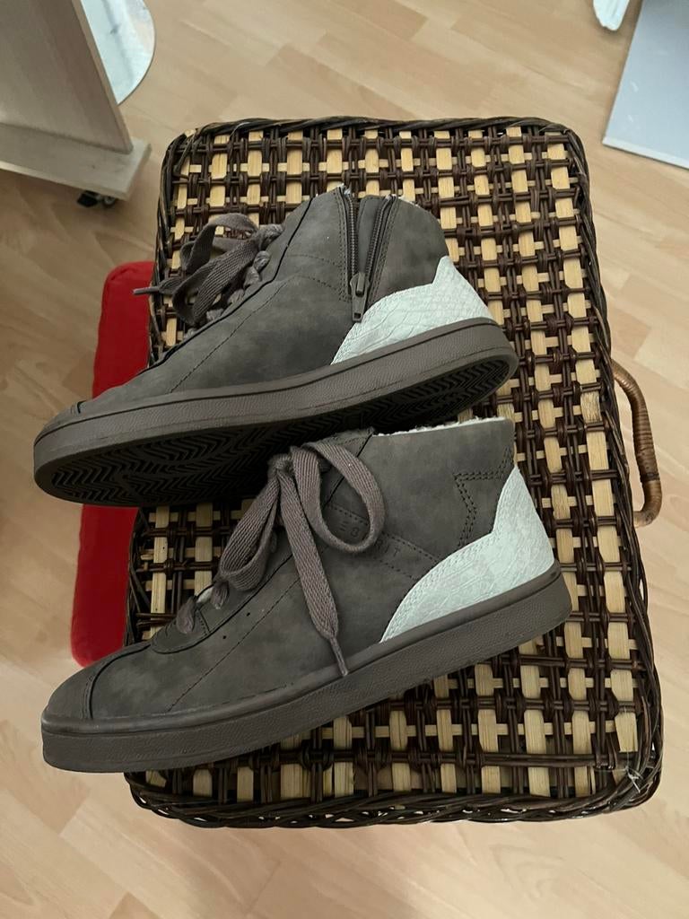 Chaussures rembourrées chaudes en cuir Daim Esprit, Vêtements | Femmes, Chaussures, Comme neuf, Enlèvement ou Envoi