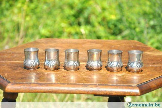 6 base support pour verre a liqueur en métal argenté