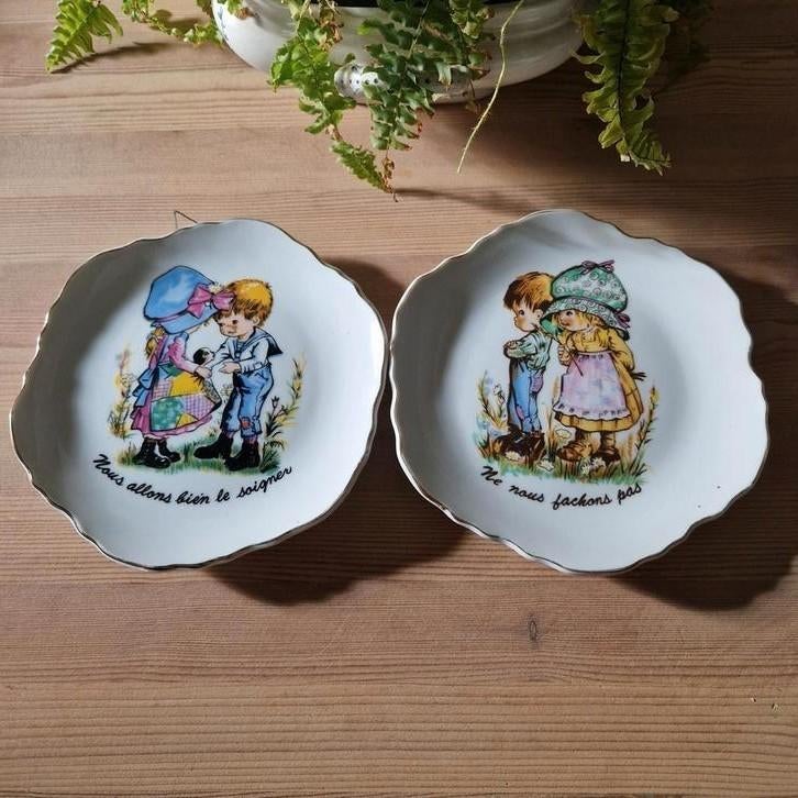 2 petites assiettes en porcelaine, Enlèvement ou Envoi