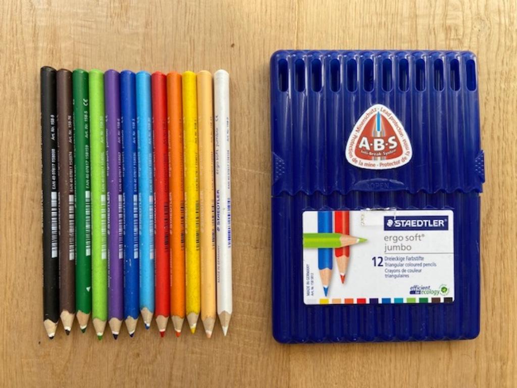 Etuis de 12 gros crayons de couleurs Staedtler Jumbo, Ophalen of Verzenden, Zo goed als nieuw, Potlood of Stift
