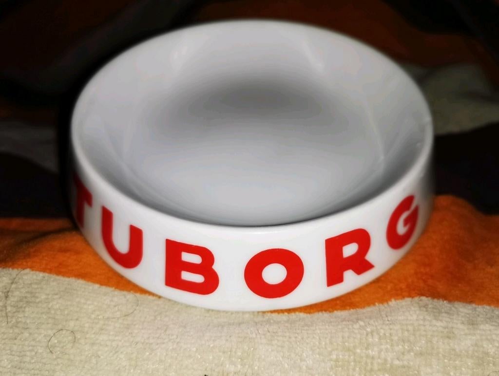 Cendrier en porcelaine véritable Tuborg en très bon état, Enlèvement ou Envoi, Comme neuf, Autres marques