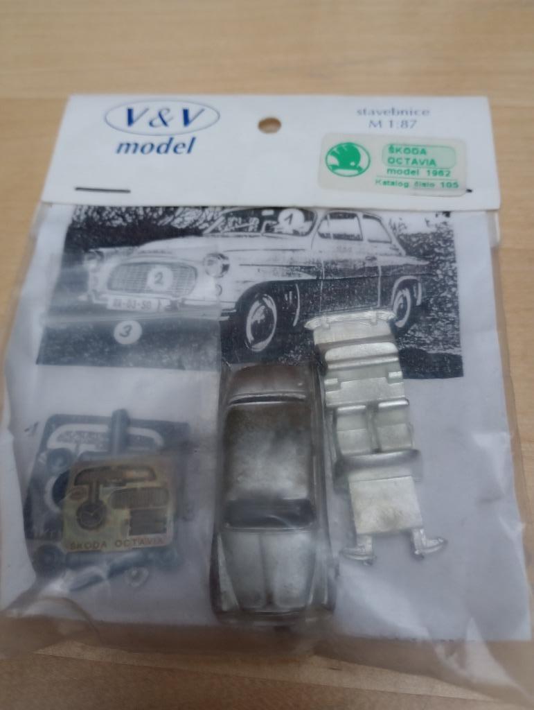 Modèle V&V Skoda Octavia 1/87, Hobby & Loisirs créatifs, Enlèvement ou Envoi, Neuf, Voiture