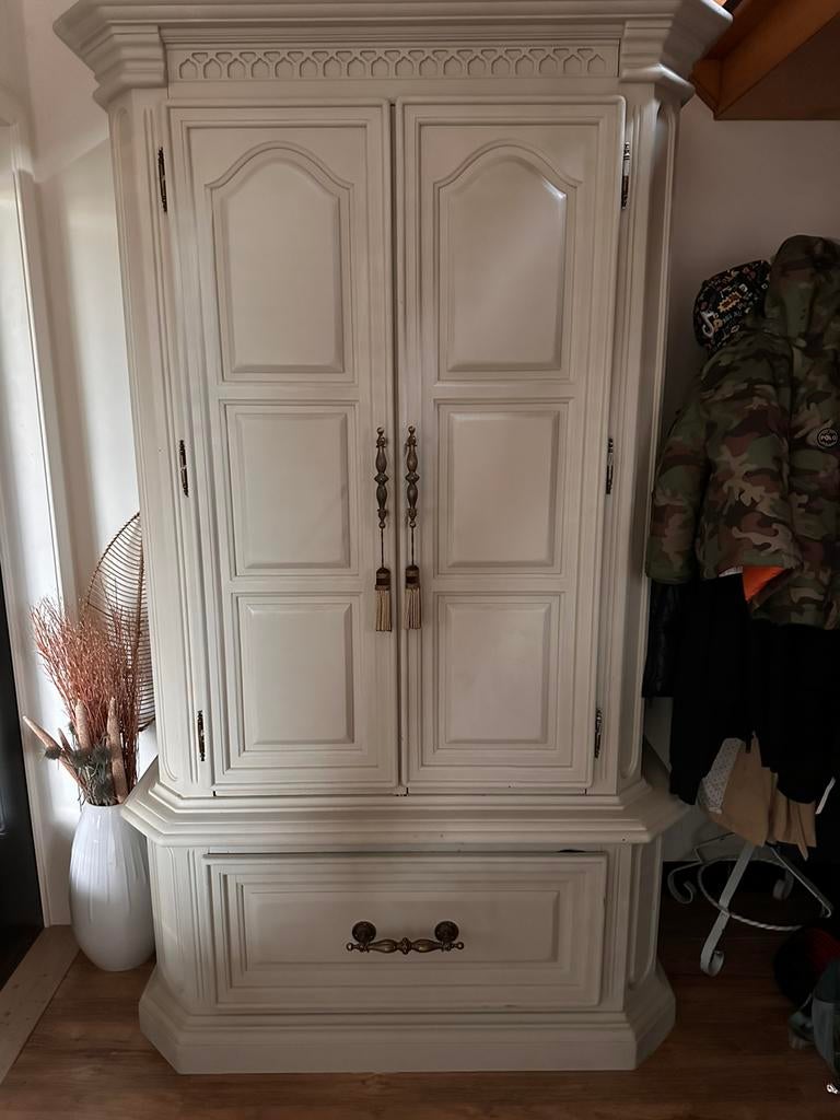 Eiken wandkast, Ophalen