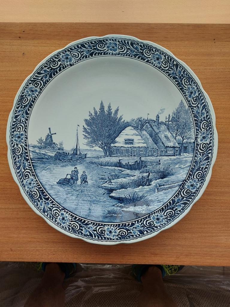 groot Delfts bord, Enlèvement