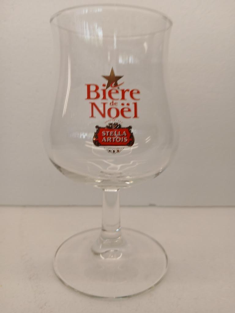 Mooi STELLA ARTOIS CHRISTMAS BEER staand glas in zeer b, Verzamelen, Ophalen of Verzenden, Zo goed als nieuw, Glas of Glazen, Stella Artois