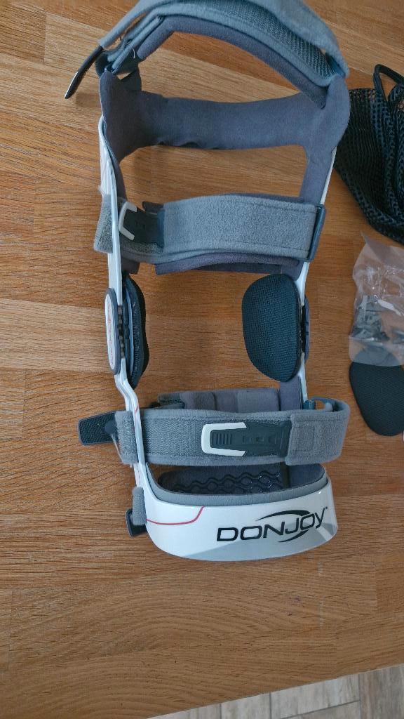 Knie-brace Donjoy Renegade, Ophalen, Zo goed als nieuw