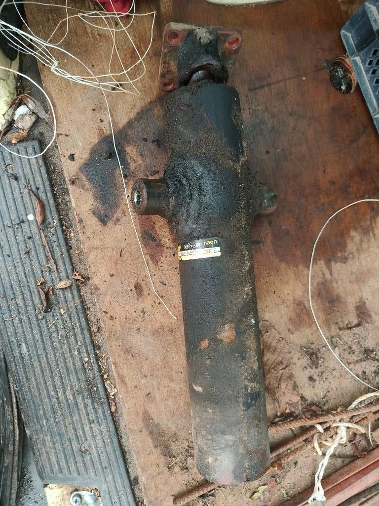 Piston, Zakelijke goederen, Ophalen