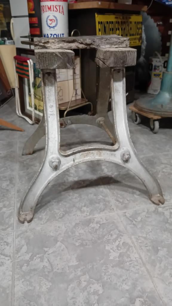 Châssis en fonte, ancien pied de machine, Antiquités & Art, Enlèvement