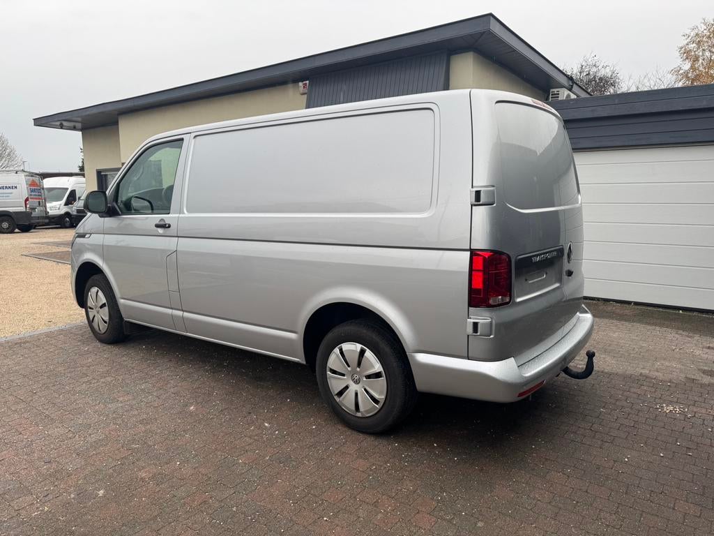 VOLKSWAGEN T6.1 TRANSPORTER * 3 ZITPL * 150PK * NIEUWSTAAT, Auto's, Bestelwagens en Lichte vracht, Voorwielaandrijving, Stof, 4 cilinders