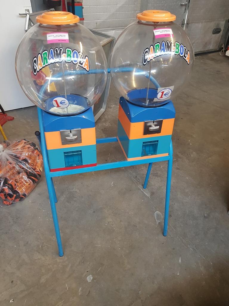 Dubbel  capsule automaat op standaard, Ophalen