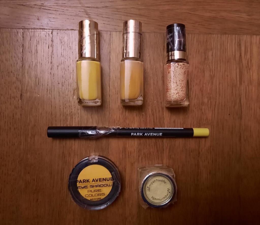 Lot fard/ombre à paupières + eyeliner + vernis / jaune, Bijoux, Sacs & Beauté, Beauté | Cosmétiques & Maquillage, Enlèvement ou Envoi