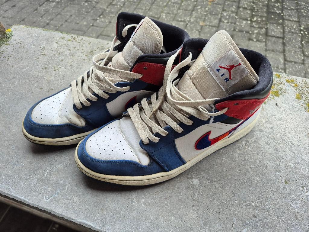Nike air jordan 1 mid se rush blue university red, Ophalen, Overige kleuren, Nike, Zo goed als nieuw