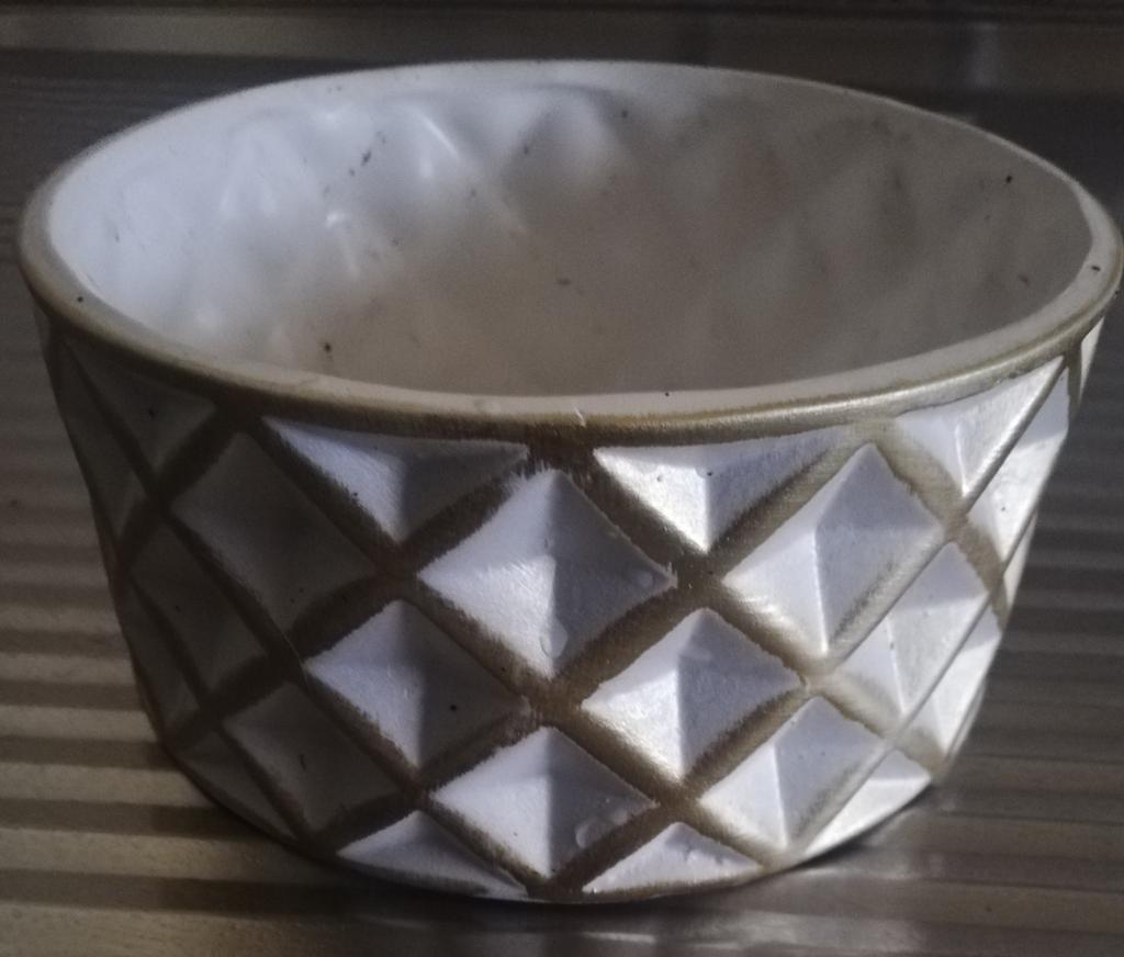 Witte en gouden keramische pot van 17 cm, Rond, Binnen, Ophalen of Verzenden, Zo goed als nieuw