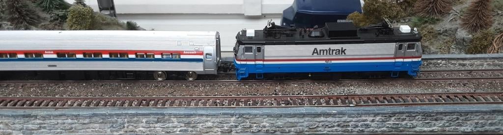 HO,  Amtrak E-loc ( zeldzaam) analoog , gelijkstroom., Hobby en Vrije tijd, Modeltreinen | H0, Ophalen of Verzenden, Zo goed als nieuw