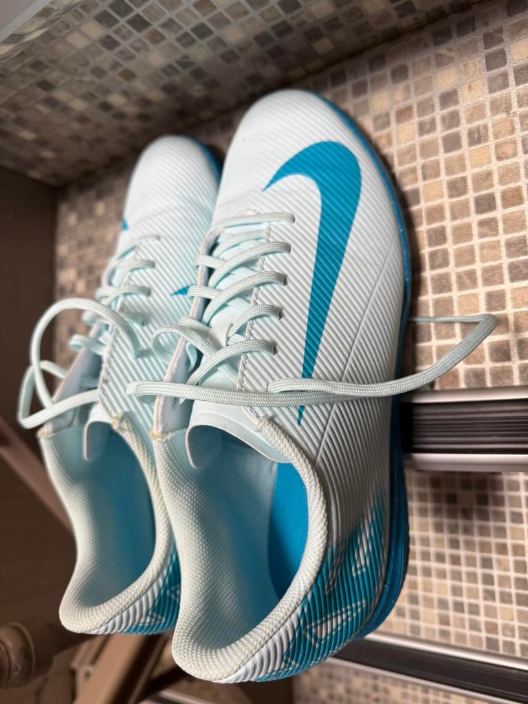Zaalvoetbal schoenen maat 44,5, Enlèvement, Comme neuf, Chaussures