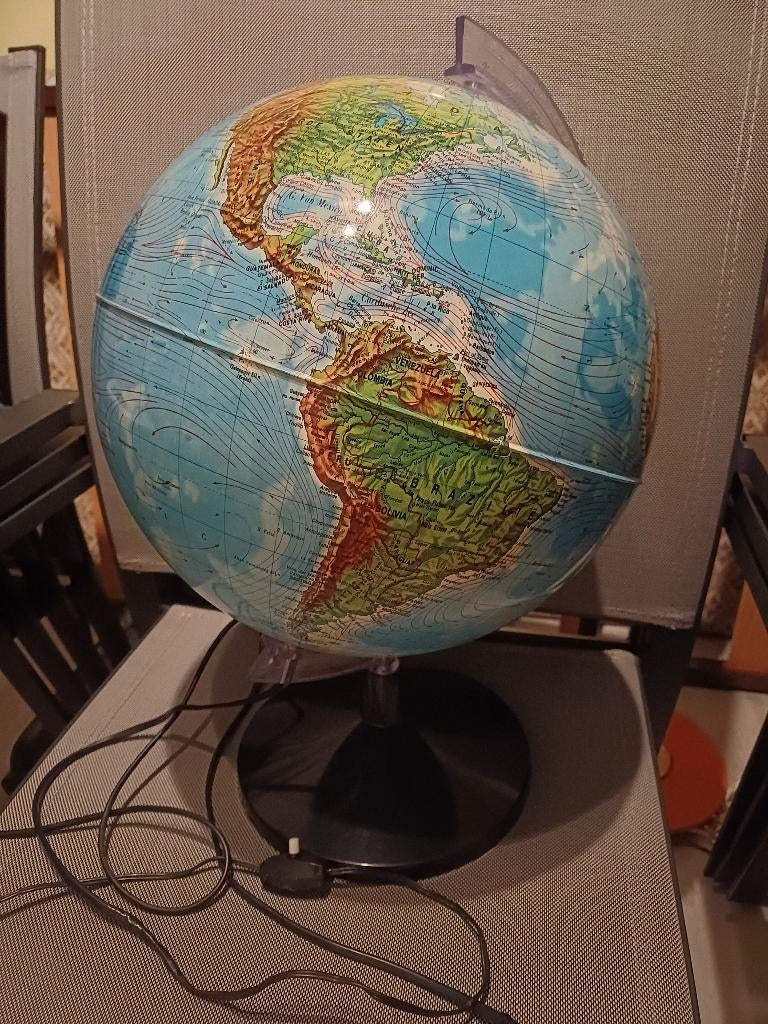 wereldbol met verlichting, Ophalen, Gebruikt